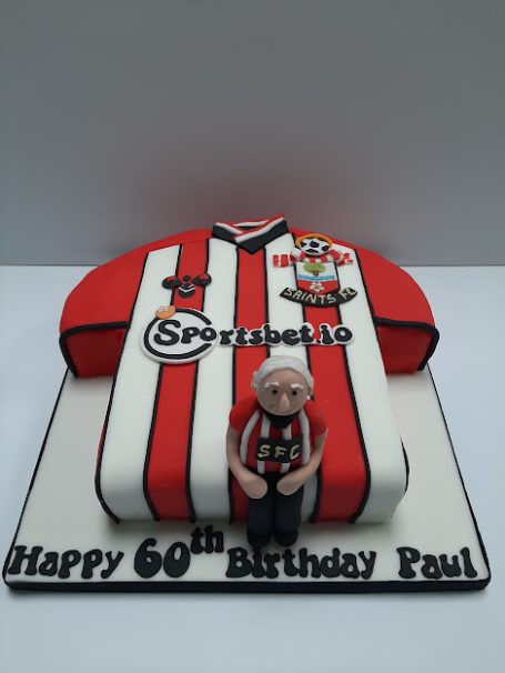 Southampton Football shirt cake
